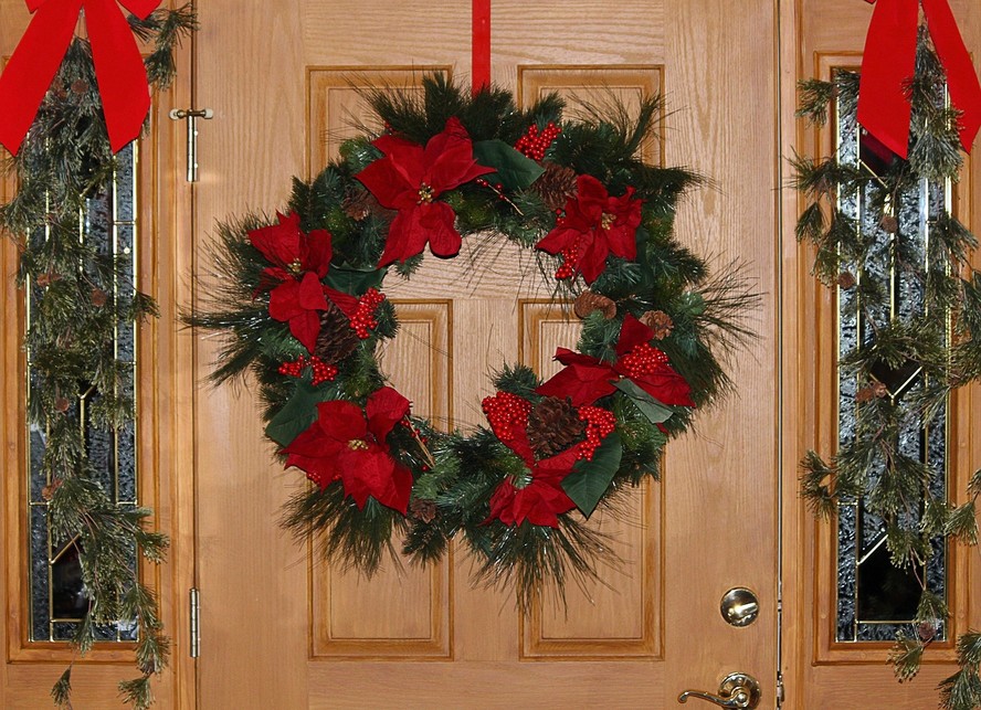5 Ideias de Decoração de Porta de Natal para Encantar Seus Convidados
Como Fazer uma Guirlanda de Natal DIY em Casa
Tendências de Decoração de Porta para o Natal: Do Clássico ao Moderno
Decoração de Porta de Natal Criativa para Apartamentos
Relicário de Porta: A Nova Tendência para o Natal