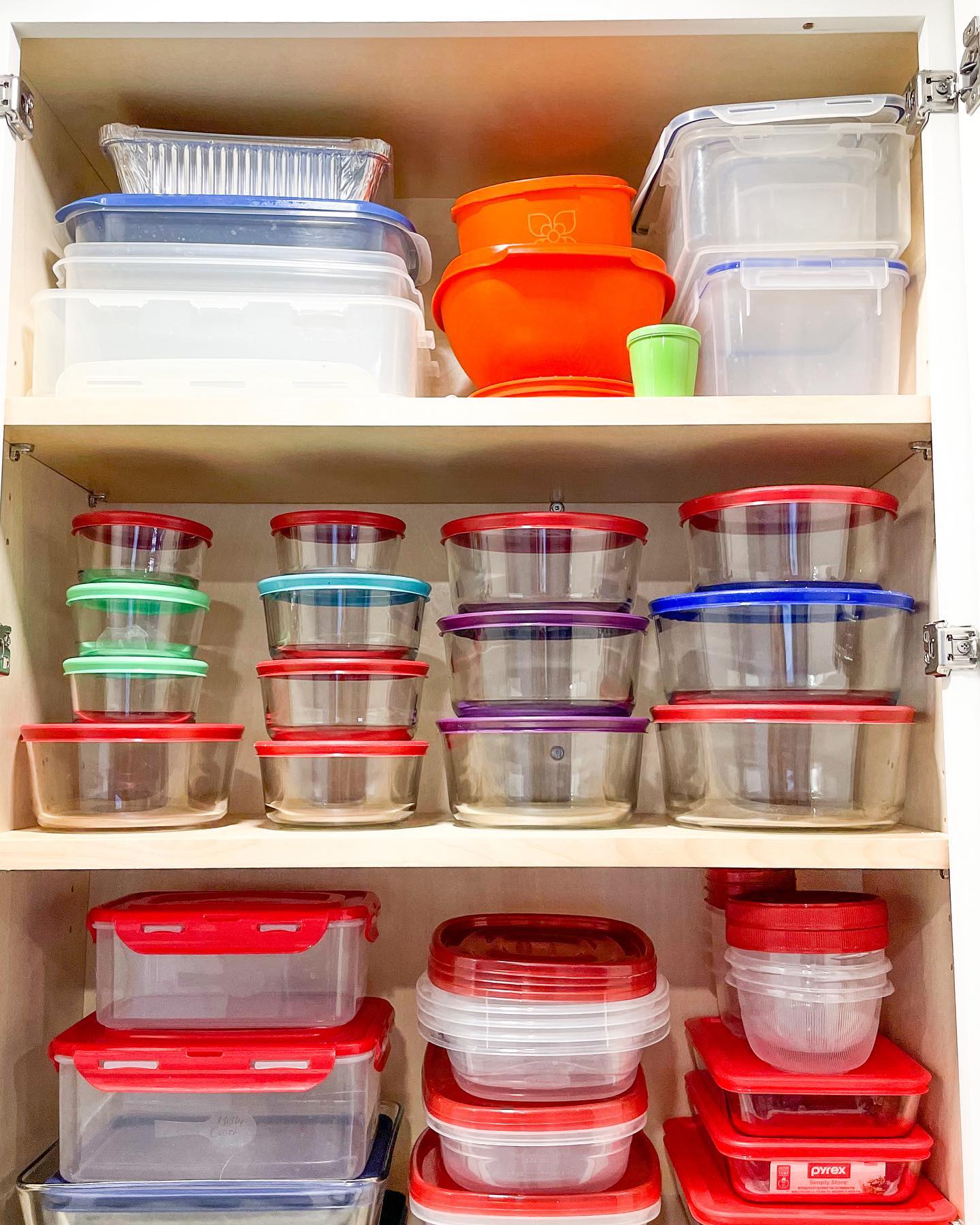 potes plásticos decorados vs potes de vidro