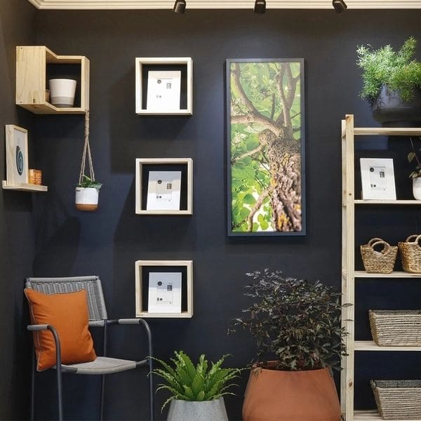 nicho embutido ou prateleira flutuante para quarto