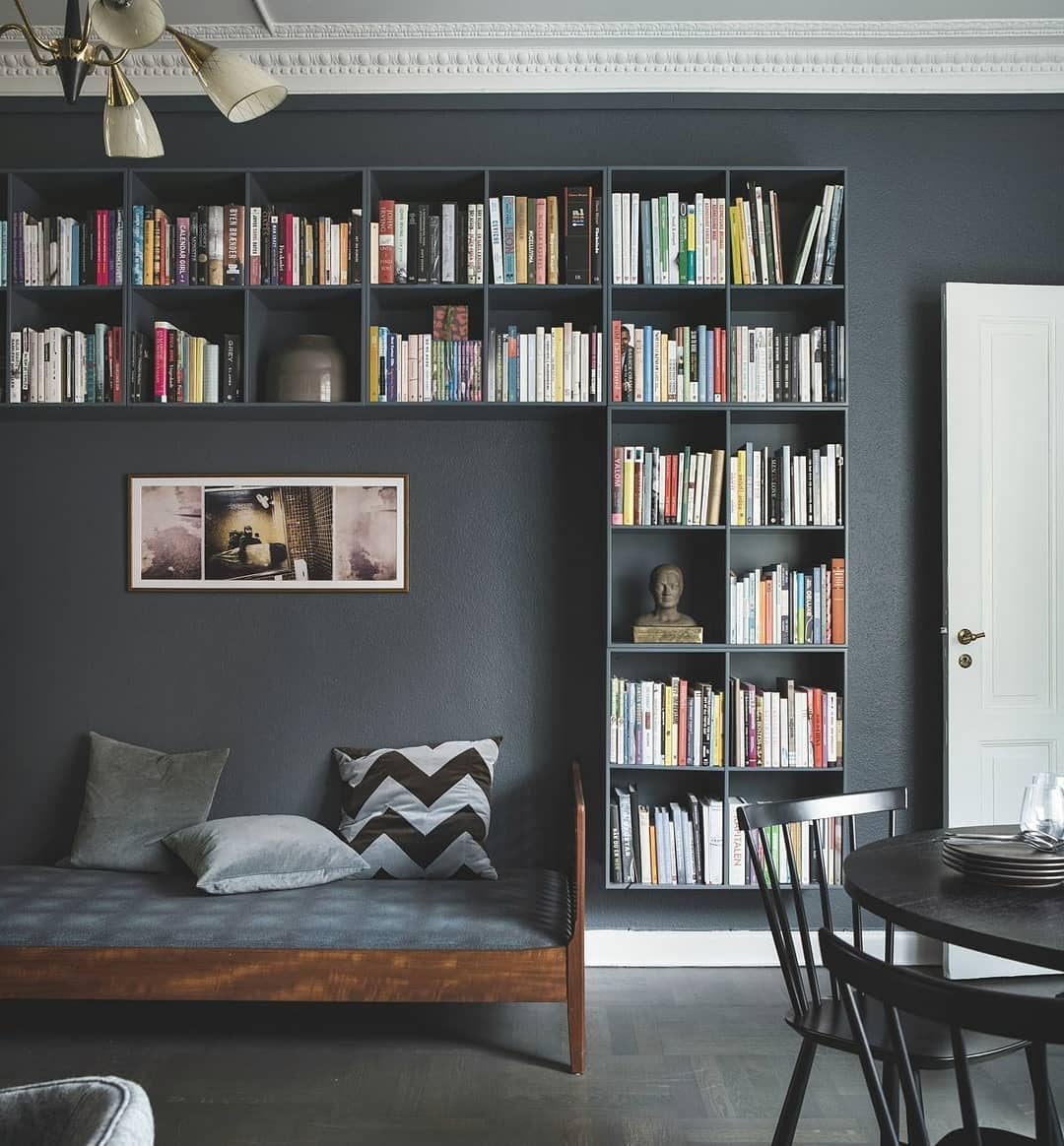 ideias de decoração quarto com nichos e prateleiras