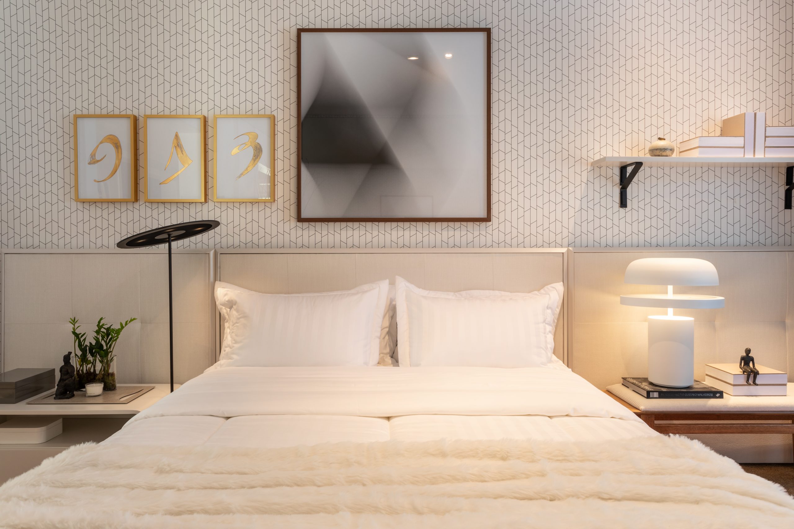 Iluminação Estratégica: Criando um Ambiente Aconchegante no Quarto Clean