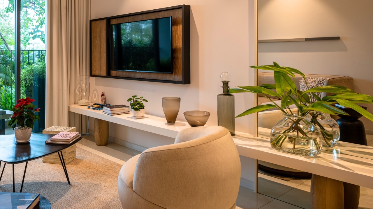 decoração de rack com vasos