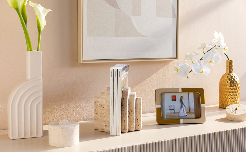 5 Ideias Criativas para Decorar seu Rack de TV
Como Escolher o Rack Perfeito para sua Sala
Tendências de Decoração para Racks em 2024
Organização e Estilo: Dicas para seu Rack
Iluminação e Acessórios: O Toque Final na Decoração do Rack