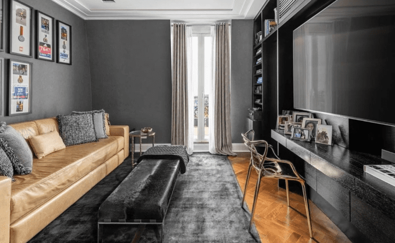 moveis pretos com madeira clara ou escura