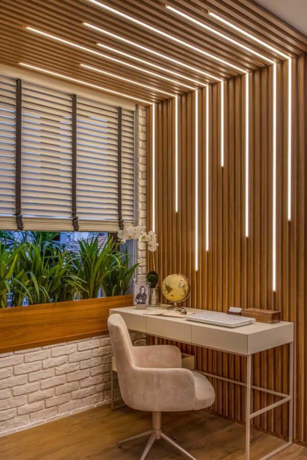 decoração de sala com painel ripado