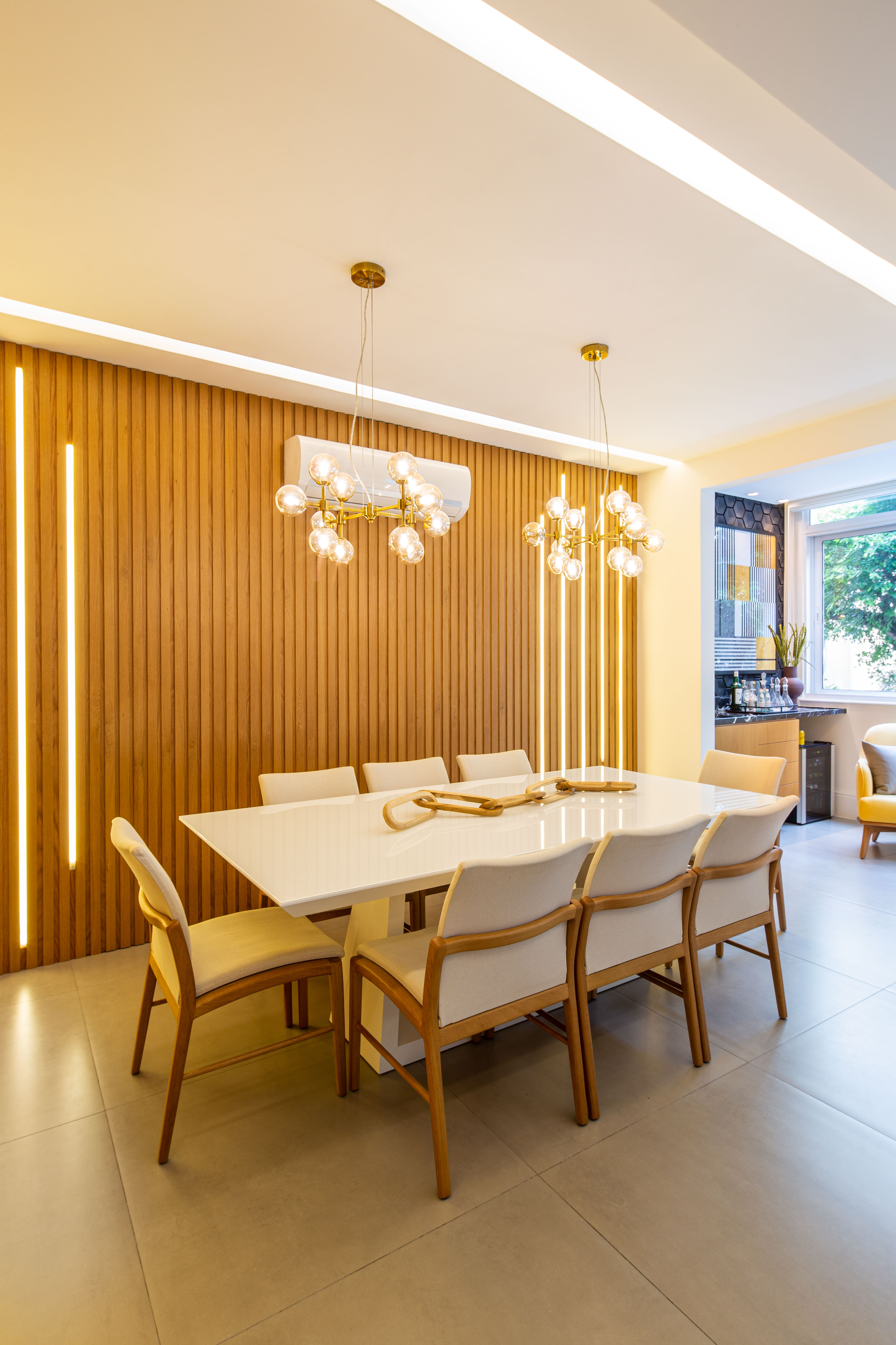 5 ideias de títulos:
1. Painel Ripado: O Guia Completo para Transformar sua Sala
2. Como Escolher o Painel Ripado Perfeito para Cada Ambiente
3. DIY: Faça Você Mesmo seu Painel Ripado e Economize
4. Tendências de Painel Ripado: Cores