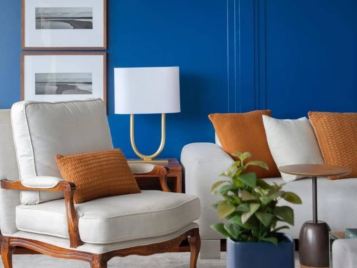 ideias decoração sala poltrona azul moderna