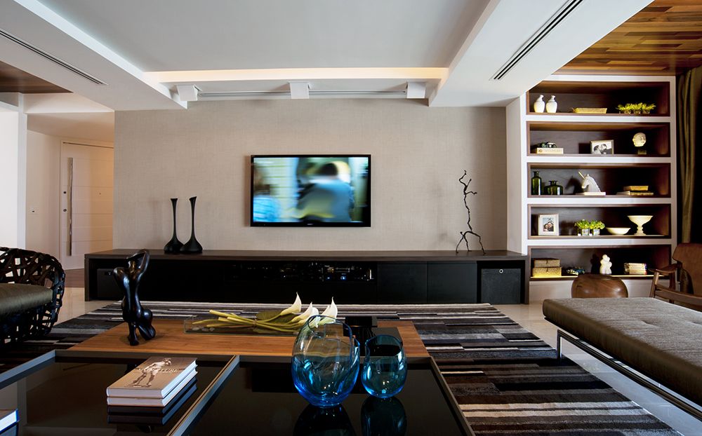 decoração de sala com rack preto