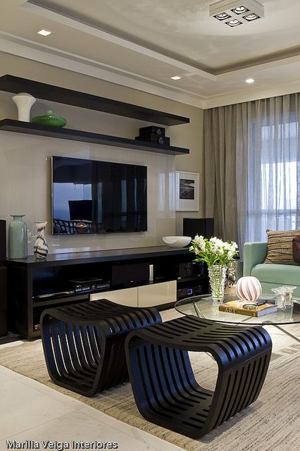 ideias de decoração sala com rack preto