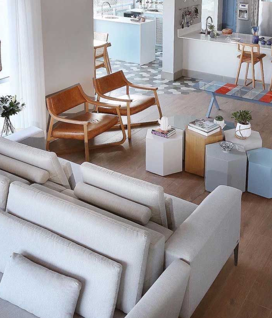 Cores que Ampliam: A Paleta Ideal para sua Sala de TV Pequena