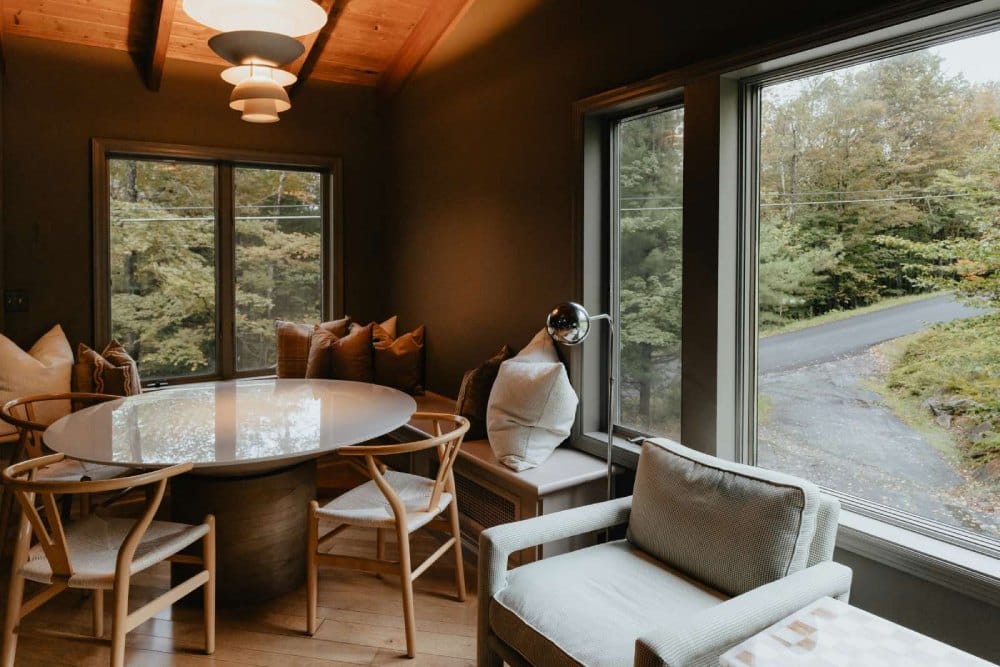 5 ideias de títulos:
1. Sala de Estar e Jantar Integradas: Soluções Inteligentes para Espaços Pequenos
2. Maximizando o Espaço: Dicas Essenciais para Decorar sua Sala Integrada
3. Móveis Inteligentes: Como Escolher Peças para Salas Pequenas Integradas
4. O Poder das Cores e Espelhos na Ampliação de Salas Integradas
5. Estilos de Decoração para Salas Pequenas com Dois Ambientes