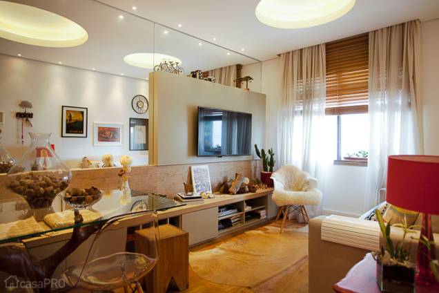 decoração de sala pequena com mesa de jantar e sofá