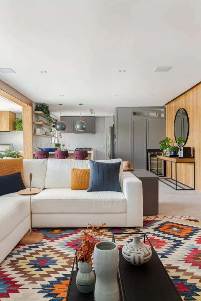 5 ideias de títulos:
1. Sala de Estar e Jantar Integradas: Soluções Inteligentes para Espaços Pequenos
2. Maximizando o Espaço: Dicas Essenciais para Decorar sua Sala Integrada
3. Móveis Inteligentes: Como Escolher Peças para Salas Pequenas Integradas
4. O Poder das Cores e Espelhos na Ampliação de Salas Integradas
5. Estilos de Decoração para Salas Pequenas com Dois Ambientes