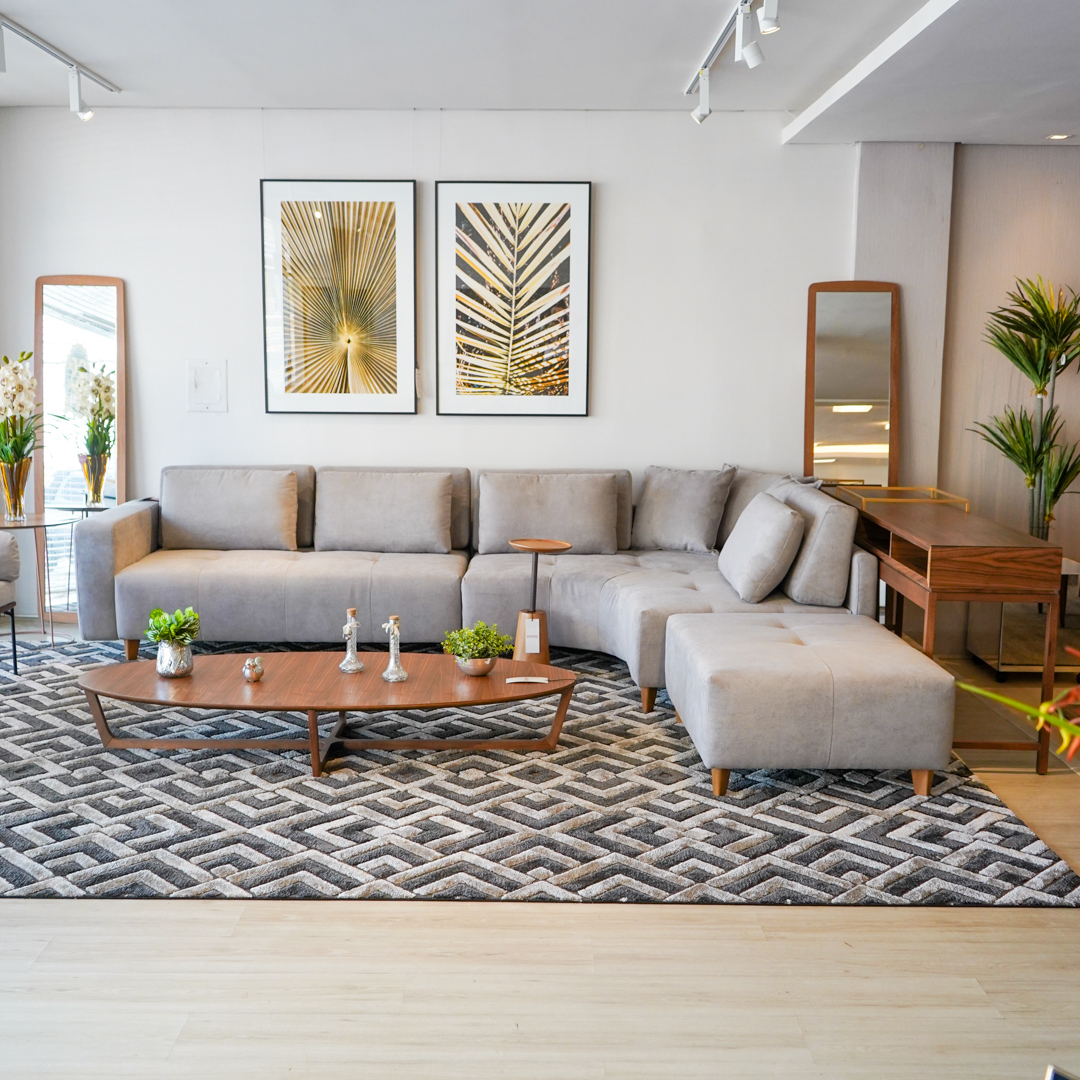 posicionamento ideal sofá de canto sala pequena com janela