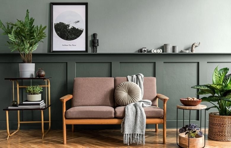 decoração de sala pequena com sofá e poltrona