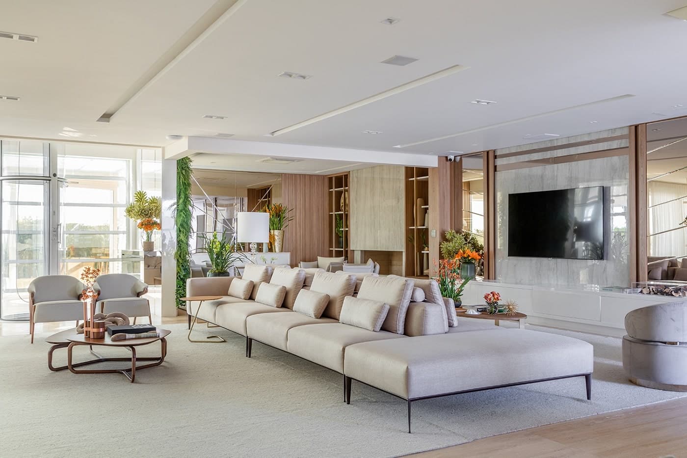 5 ideias de títulos para posts sobre decoração de sala pequena com sofá e poltrona:
1. Sala Pequena com Sofá e Poltrona: O Guia Definitivo para Otimizar Espaço
2. Transforme sua Sala Pequena: Dicas de Layout com Sofá e Poltrona
3. Decoração Inteligente: Como Escolher Sofá e Poltrona para Salas Compactas
4. O Segredo das Salas Pequenas: Fluidez e Leveza com Sofá e Poltrona
5. Estilo e Funcionalidade: Combinando Sofá e Poltrona em Ambientes Reduzidos