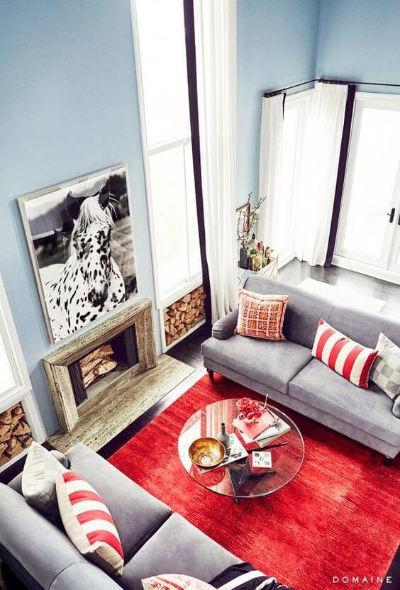 decoração de sala vermelha e cinza