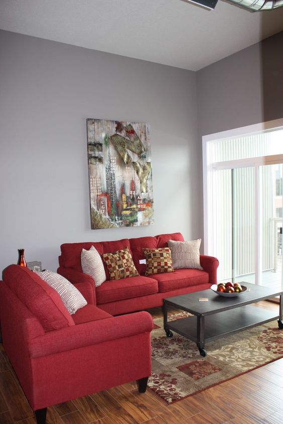 melhor tom de cinza para parede com sofá vermelho