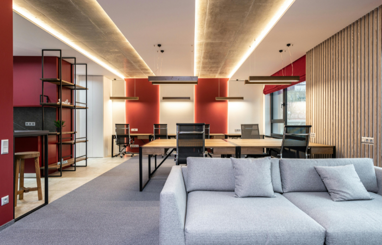 decoração de sala vermelha e cinza