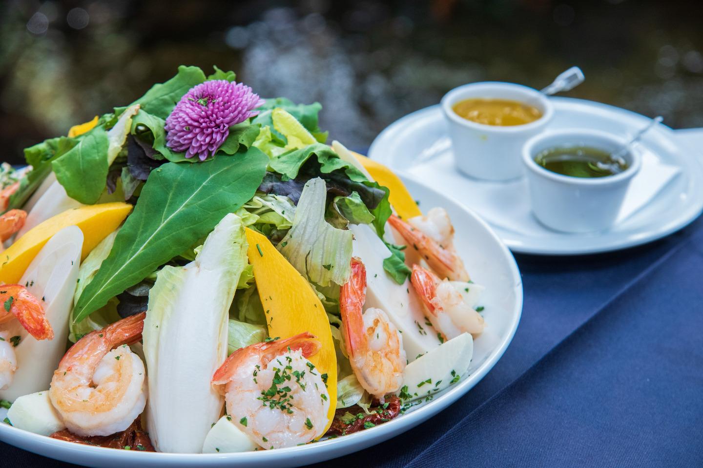 5 Títulos para Posts de Blog:
1. Decoração de Saladas: Transforme seu Buffet em uma Obra de Arte
2. Técnicas Criativas para Saladas que Vendem Mais
3. O Poder Visual das Saladas: Dicas de Decoração para Restaurantes
4. Do Básico ao Gourmet: Elevando a Apresentação das Suas Saladas
5. Organização e Estilo: Como Montar um Buffet de Saladas Irresistível