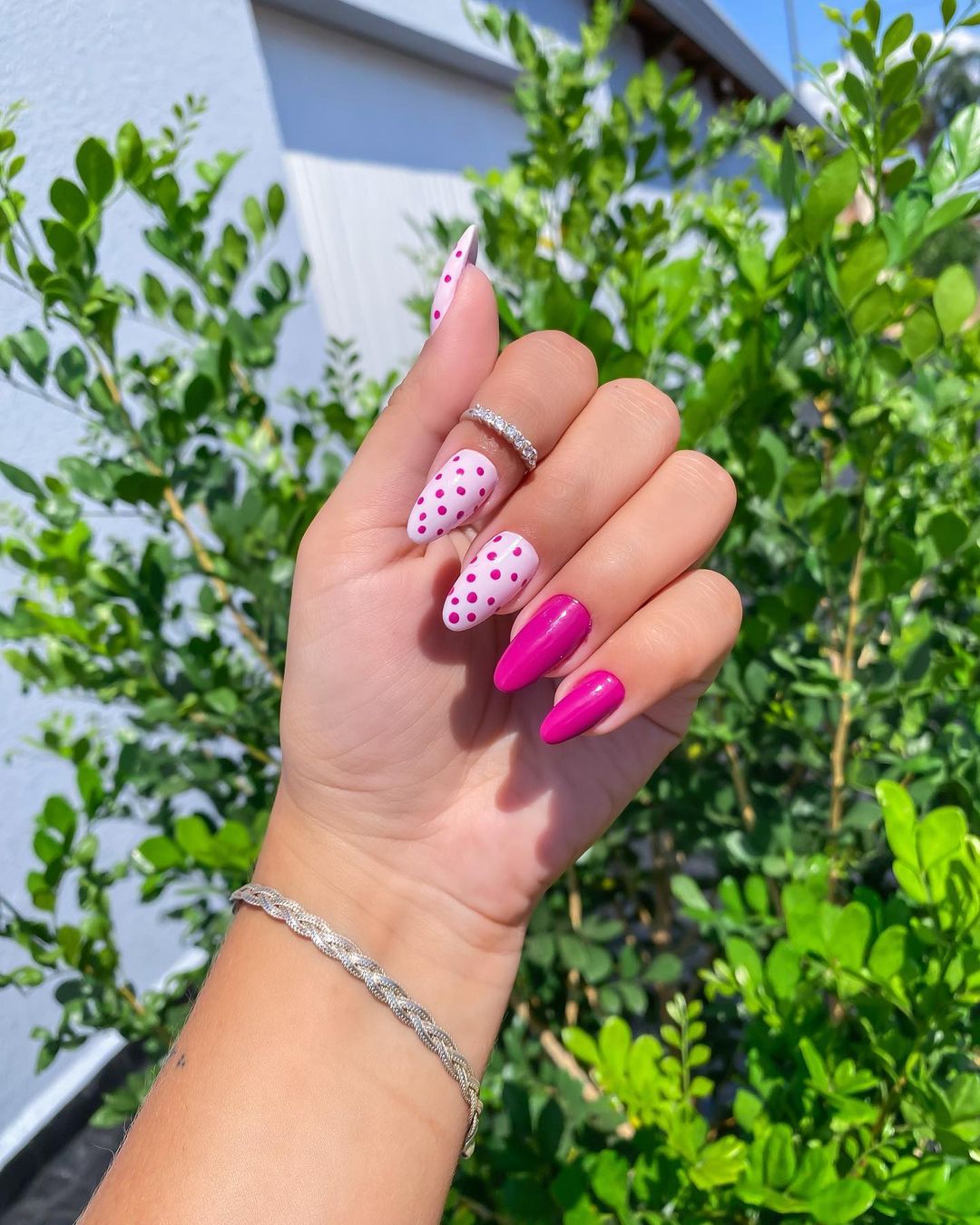 ideias de unhas almond delicadas para o dia a dia