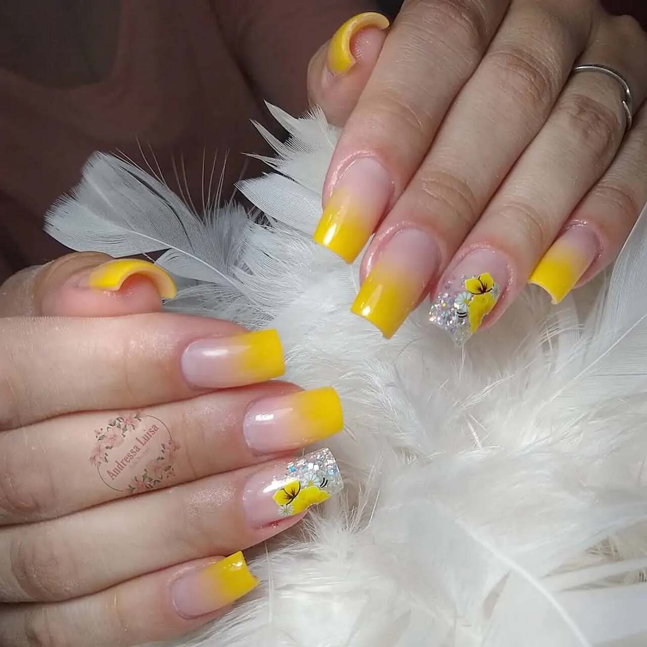 quanto custa fazer unha amarela decorada em salão