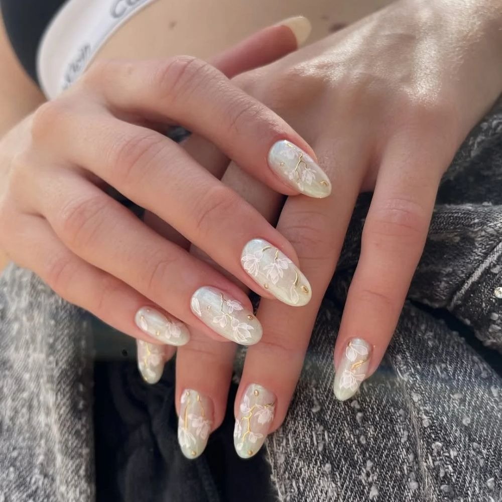 unhas branco com dourado vs prata qual escolher