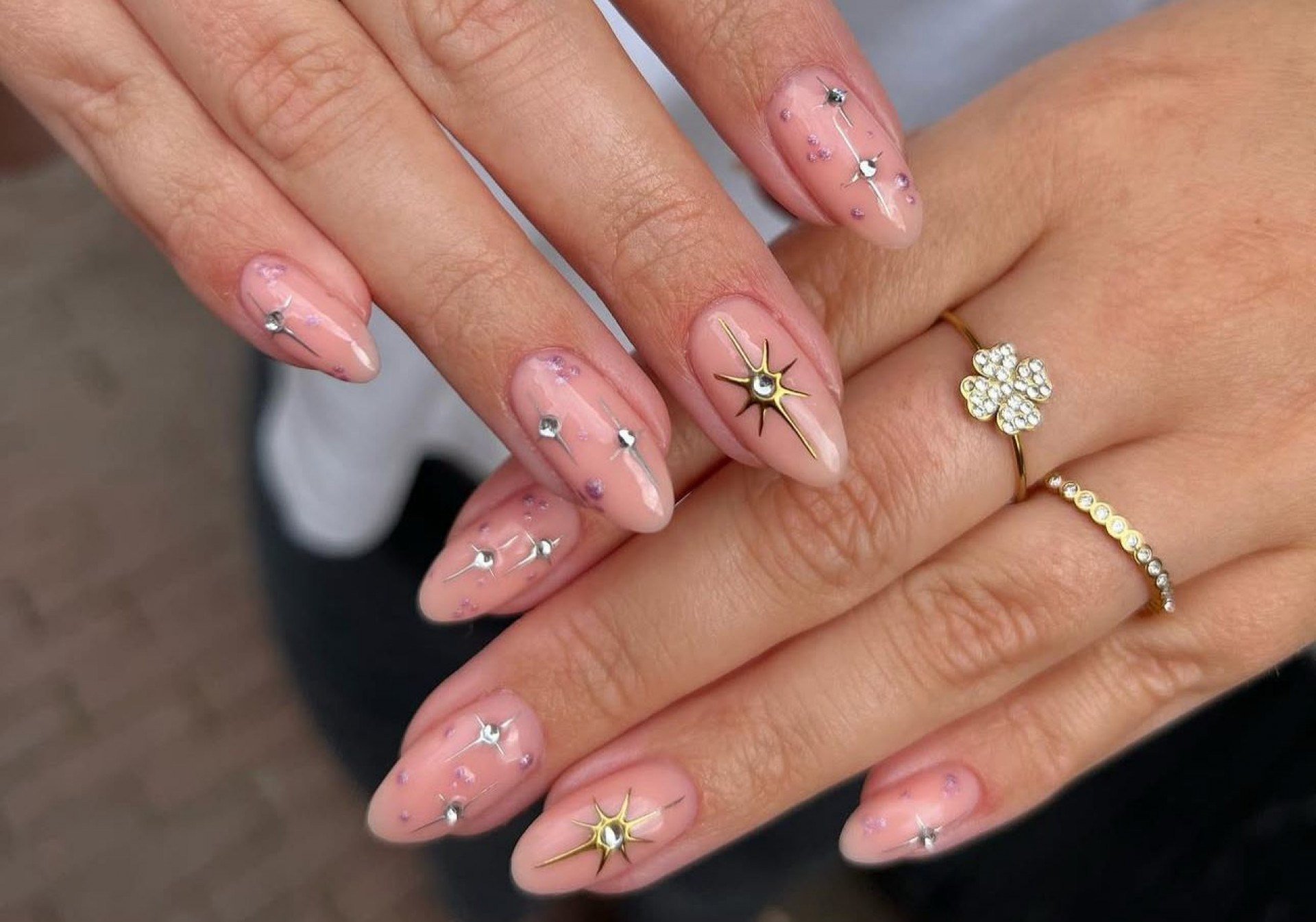 inspirações unhas de gel delicadas 2024