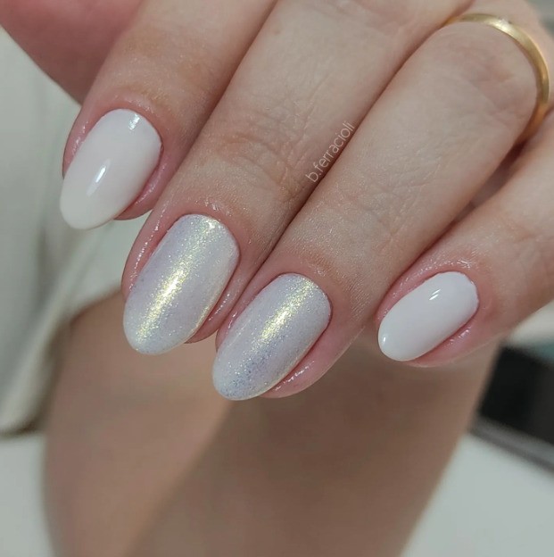 unhas brancas com dourado vs unhas pratas para ano novo