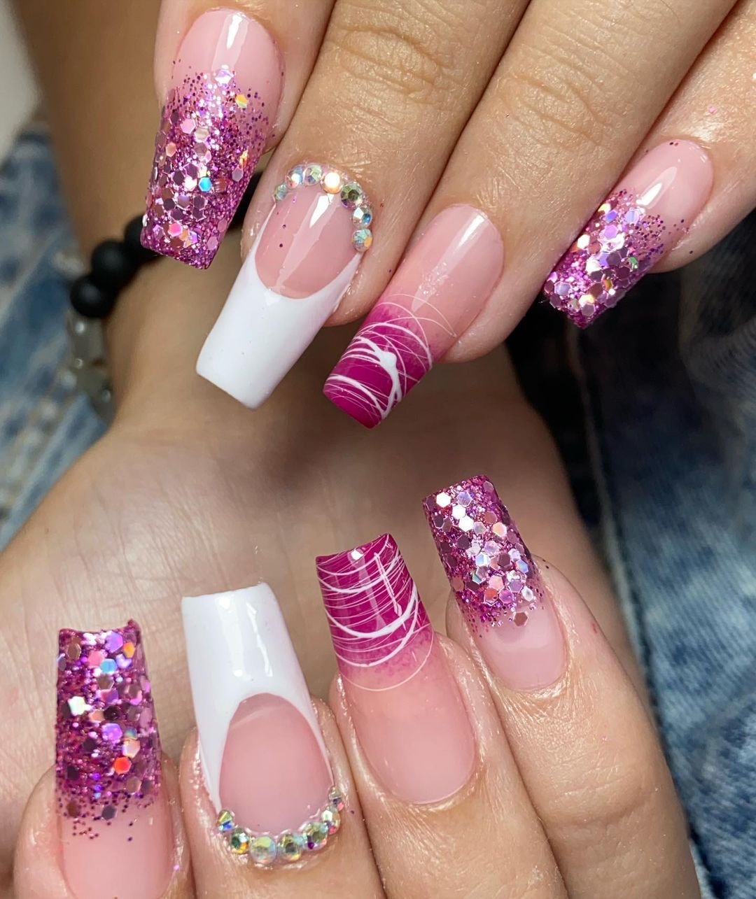 decoração de unha postiça realista rosa