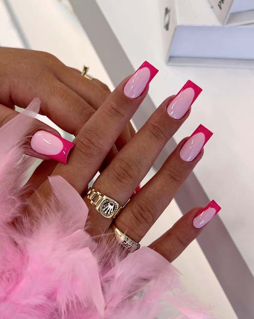 decoração de unha postiça realista rosa amendoada com glitter