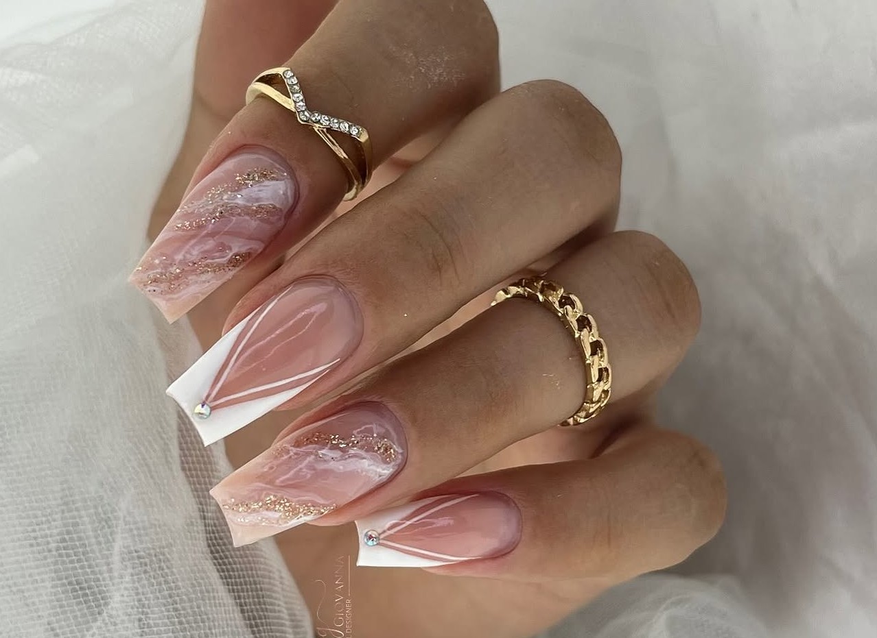 Unha de Fibra vs. Unha de Gel: Qual a Melhor Opção para Você?