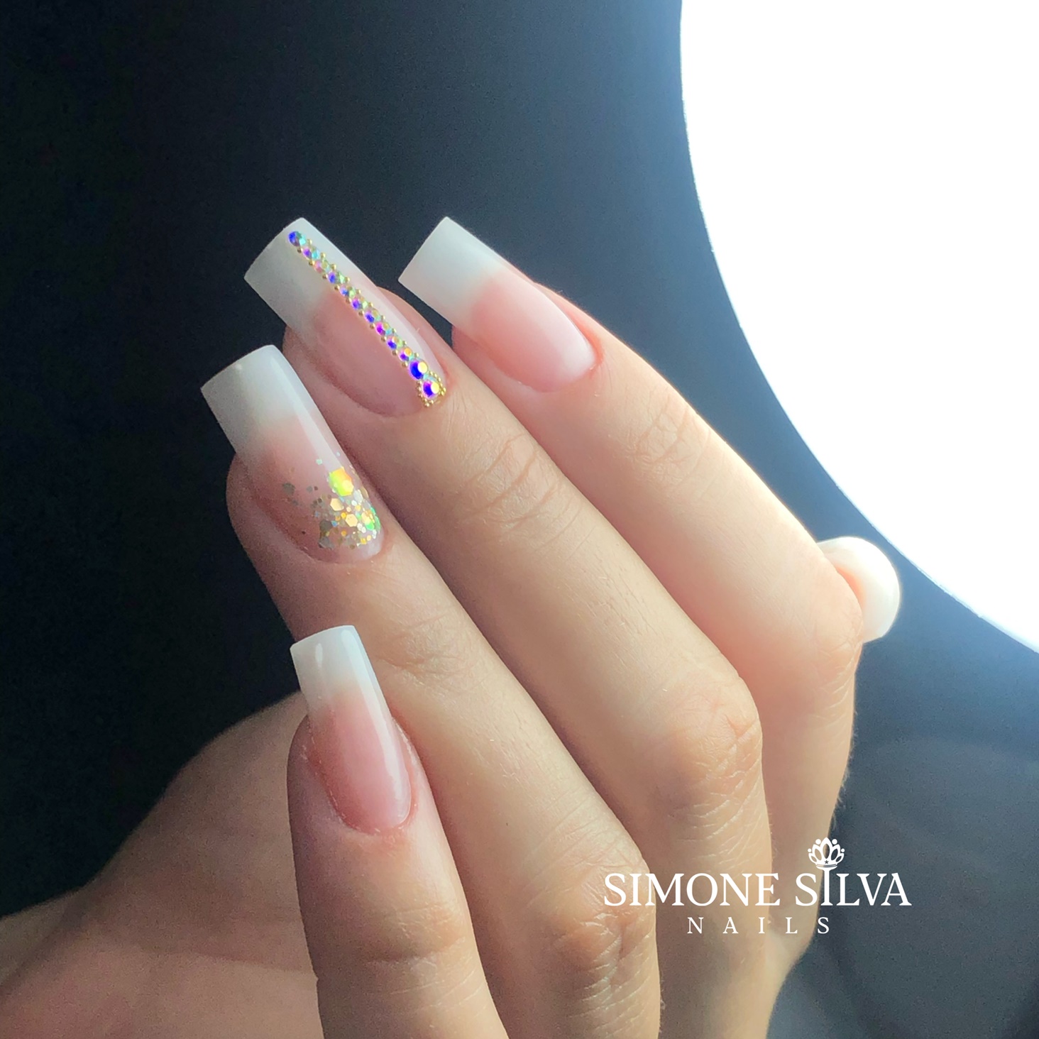 Decorações Criativas para Unhas de Fibra: Do Minimalista ao Ousado