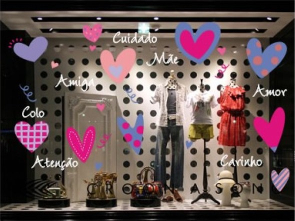 como fazer flores gigantes de papel para vitrine