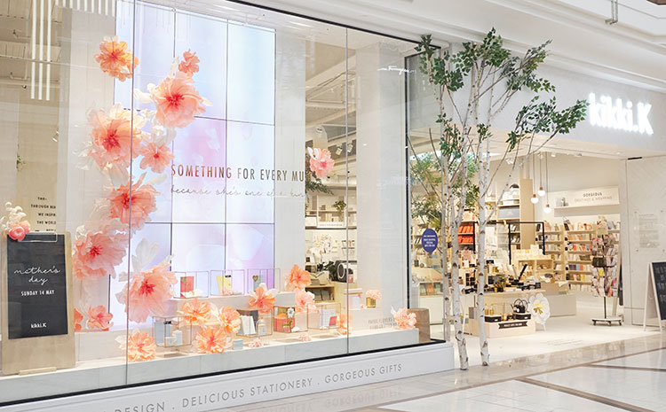 custo decoração vitrine dia das mães pequena loja