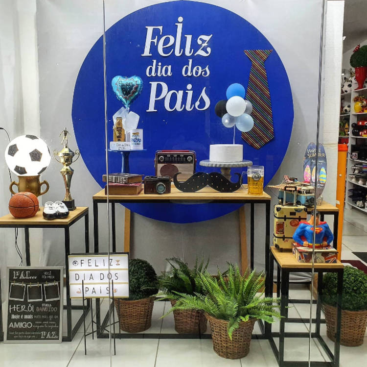 erros comuns na decoração de vitrine dia dos pais