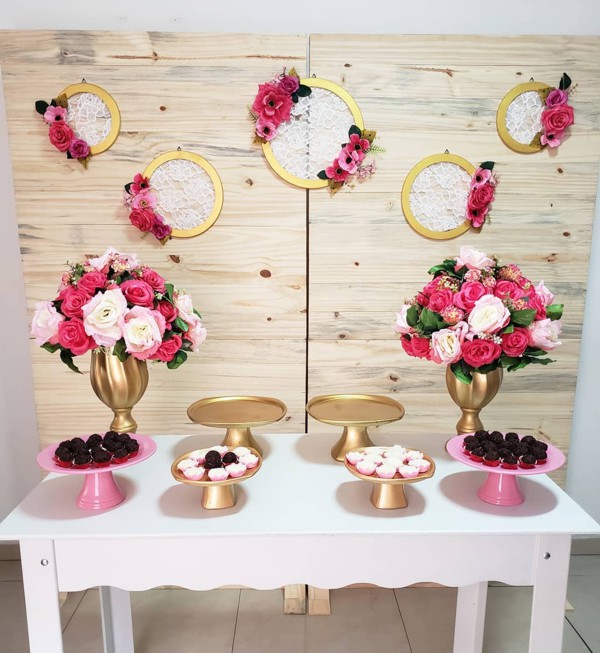 Ideias de Mesa Posta Rosa e Dourado para o Dia da Mulher