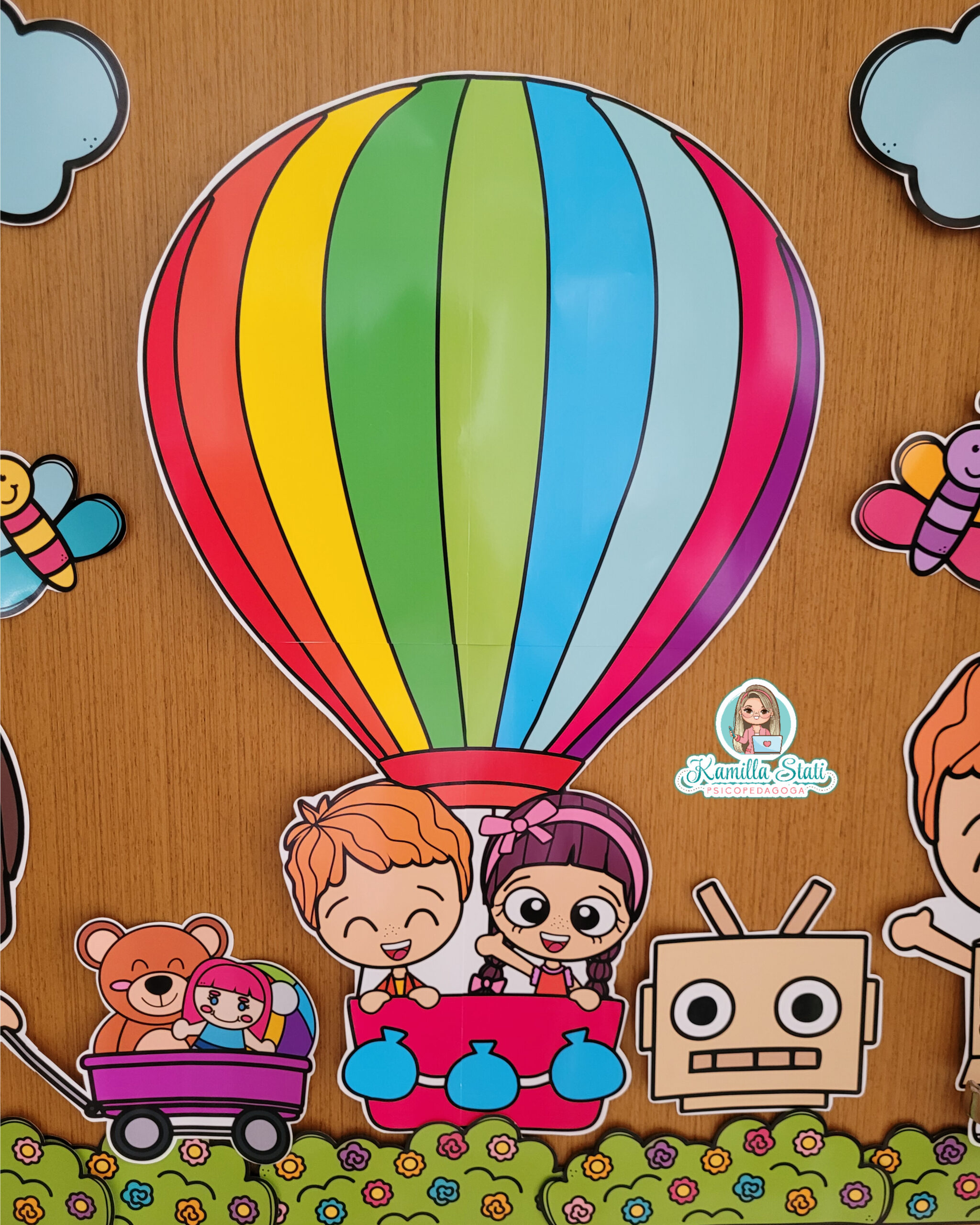 DIY: Painel de Balões 'Bala' para o Dia das Crianças; Cortina de Papel Crepom: Crie um Fundo Vibrante para Fotos; Sorvetes Gigantes e Outras Ideias de Decoração com Balões; Mesa Interativa: A Decoração que Vira Brincadeira; Lembrancinhas Baratas e Criativas para o Dia das Crianças