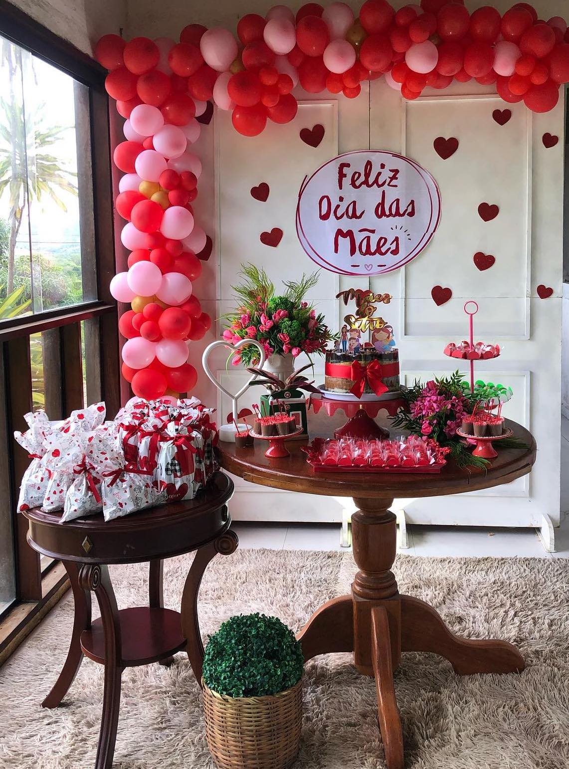 como usar balões na decoração de loja dia das mães