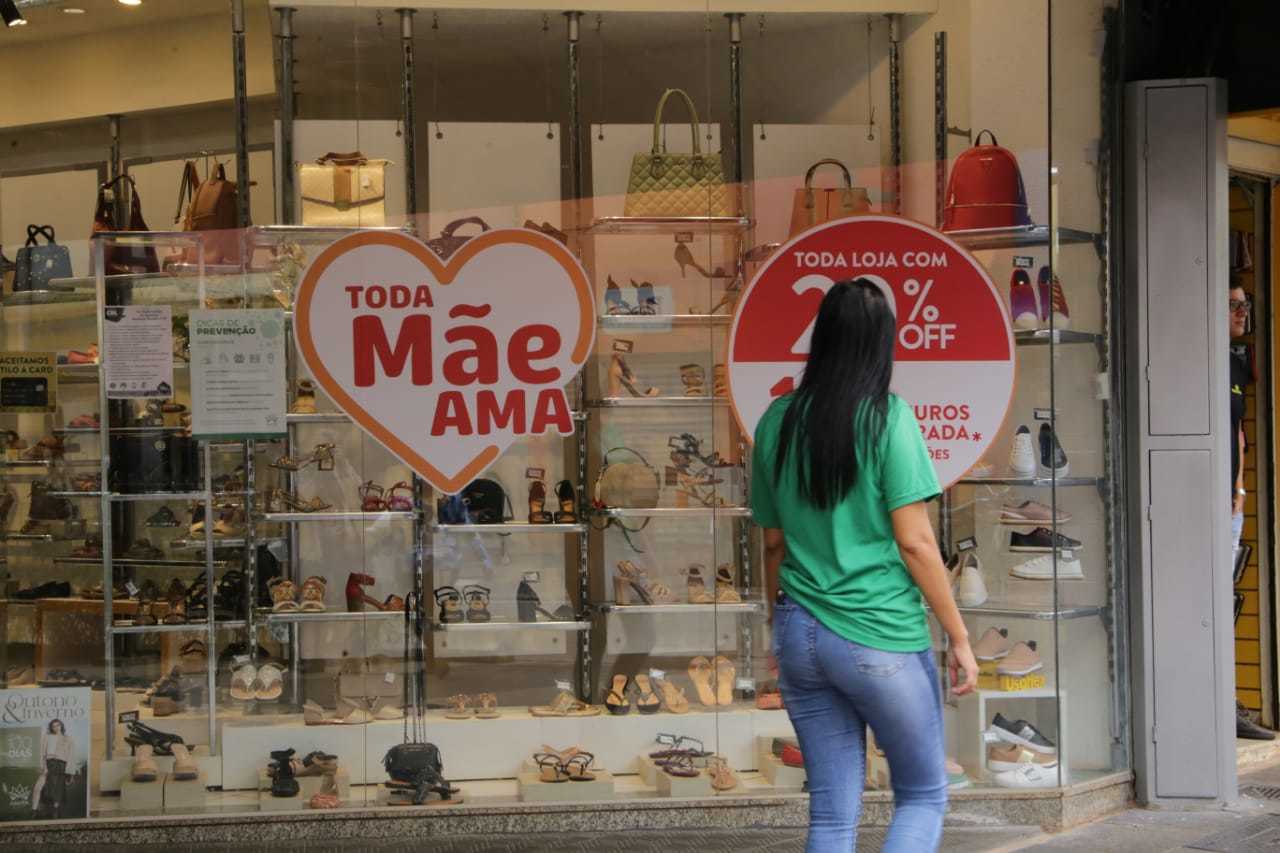 ideias criativas decoração vitrine dia das mães