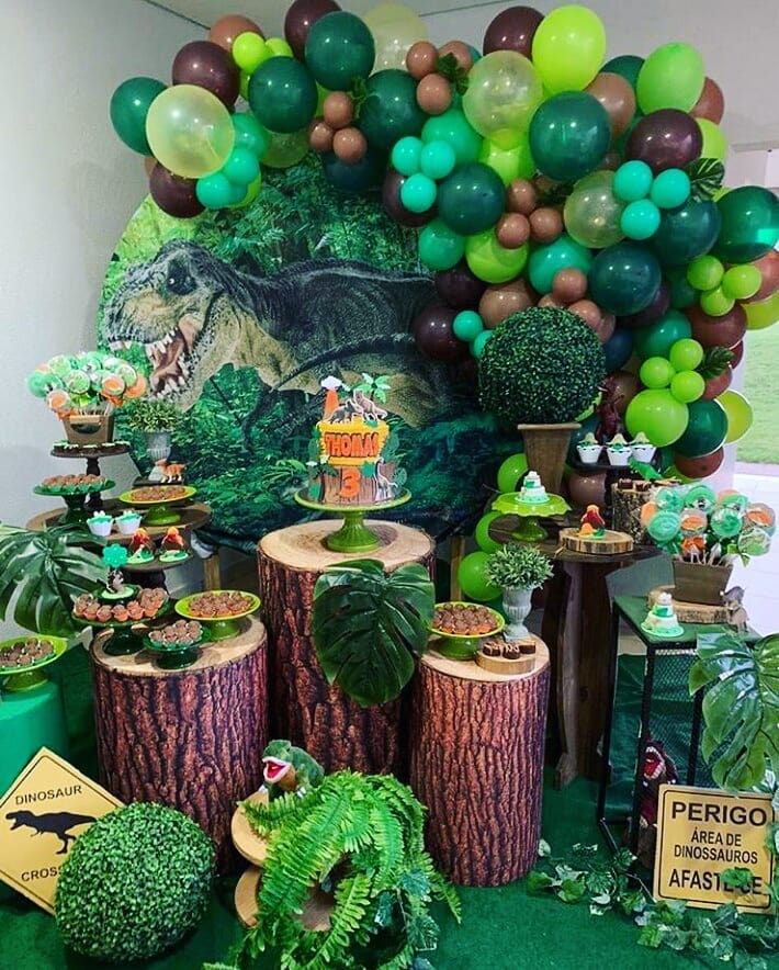 Como Montar uma Festa Dinossauro Inesquecível com Pouco Dinheiro