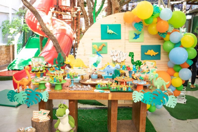 Como Montar uma Festa Dinossauro Inesquecível com Pouco Dinheiro