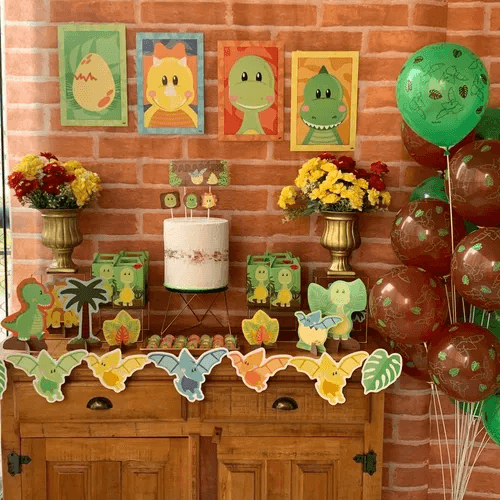 Dino Baby vs. Jurassic Park: Qual Estilo Escolher para sua Festa?