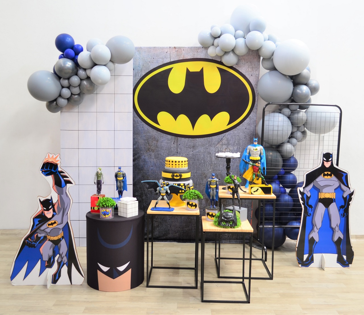 5 ideias de títulos:
1. Decoração de Festa do Batman: Guia Completo DIY
2. Festa do Batman Econômica: Dicas Incríveis para Economizar
3. Como Fazer um Painel do Batman Incrível em Casa
4. Lembrancinhas Criativas do Batman para Encantar seus Convidados
5. Bolo do Batman: Ideias e Tutoriais para uma Festa Inesquecível