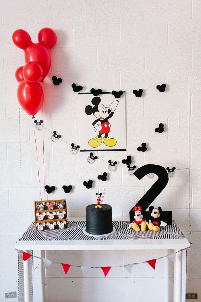 Decoração Minimalista do Mickey: Elegância e Nostalgia para Adultos