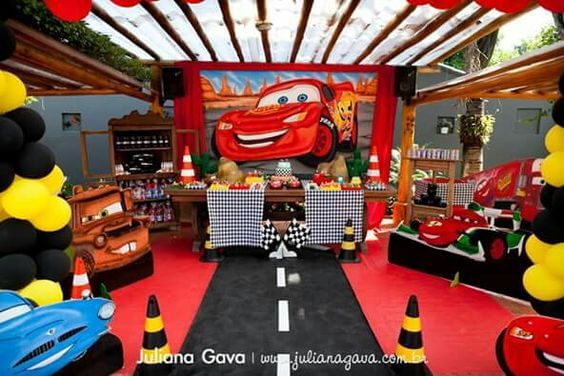 decoração dos carros mcqueen