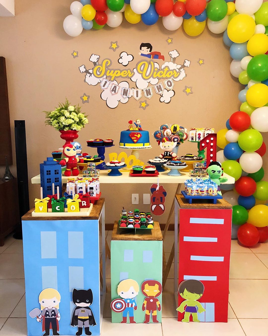 Decoração de mesa principal: Dicas para festas temáticas de super-heróis