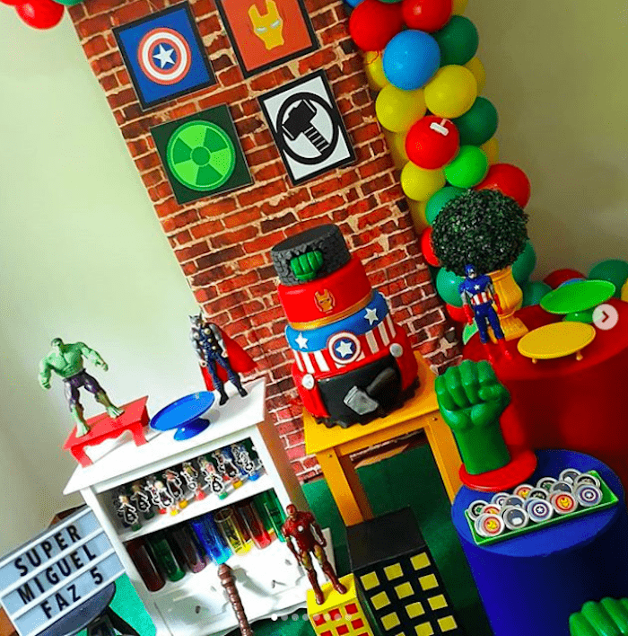 ideias decoração super heróis quarto infantil