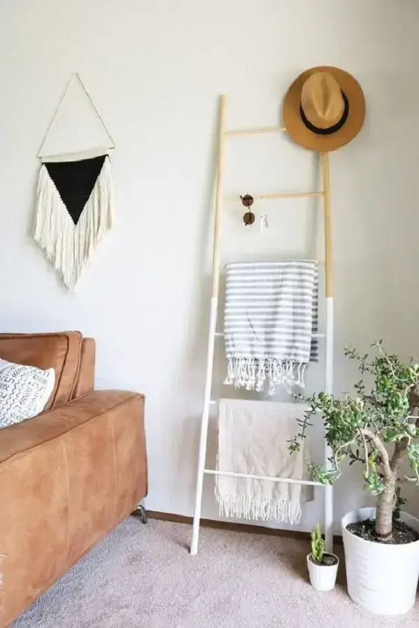 ideias criativas para decorar escada pequena