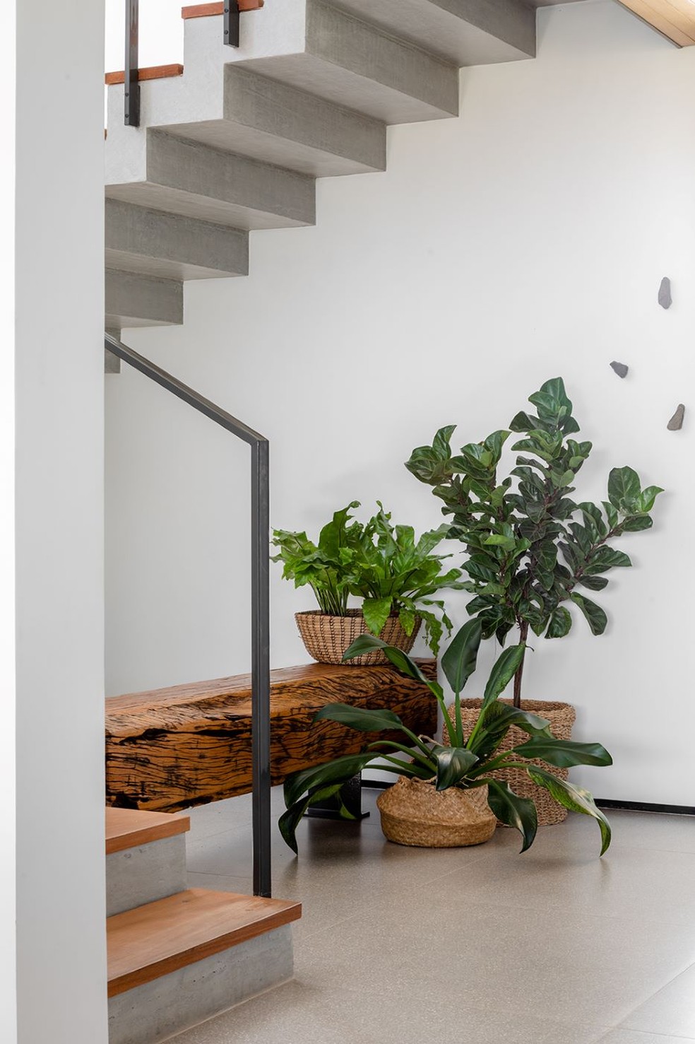 Adega e Bar Embaixo da Escada: Dicas para um Espaço Social Elegante